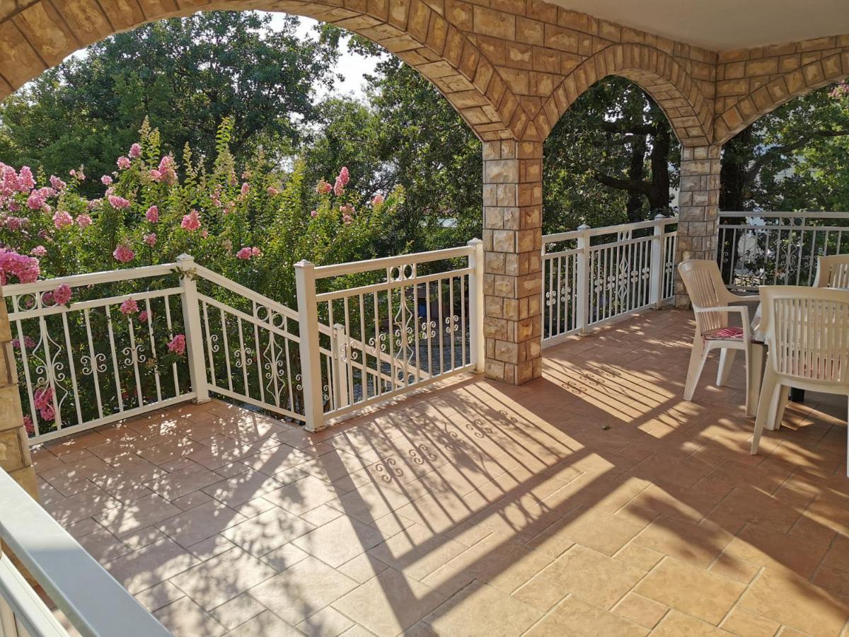 Apartments And Rooms Njivice Εξωτερικό φωτογραφία