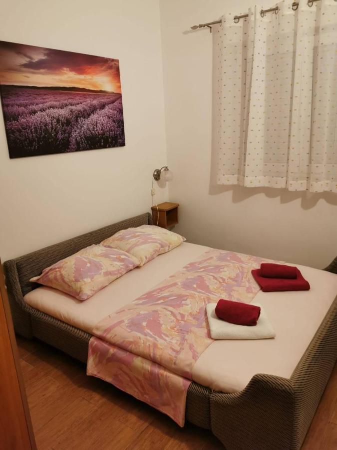 Apartments And Rooms Njivice Εξωτερικό φωτογραφία