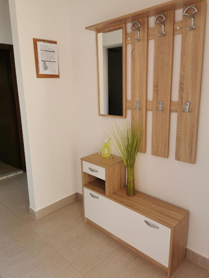 Apartments And Rooms Njivice Εξωτερικό φωτογραφία