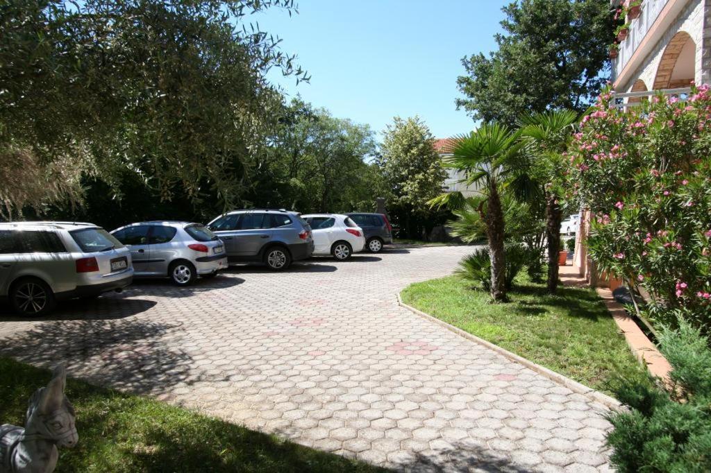 Apartments And Rooms Njivice Εξωτερικό φωτογραφία