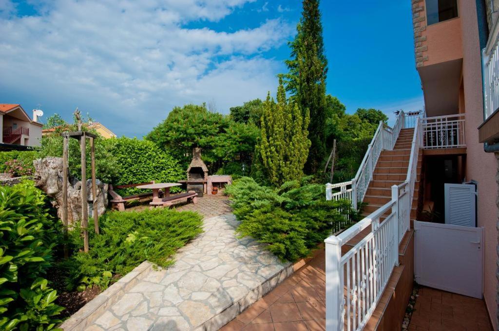 Apartments And Rooms Njivice Εξωτερικό φωτογραφία