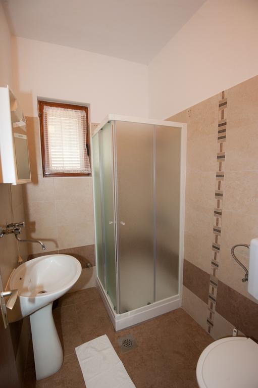 Apartments And Rooms Njivice Εξωτερικό φωτογραφία