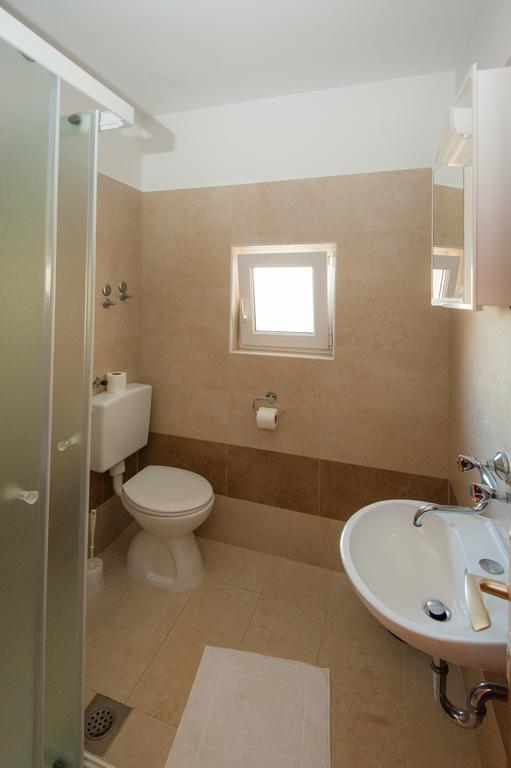 Apartments And Rooms Njivice Εξωτερικό φωτογραφία
